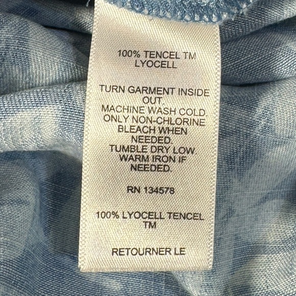 Vineyard Vines Romper Girls M Blue White Floral Chambray Button Elastic Waist - Picture 13 of 14